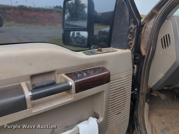 image for item NG9863 2008 Ford F250 Super Duty Crew Cab bale bed pickup truck