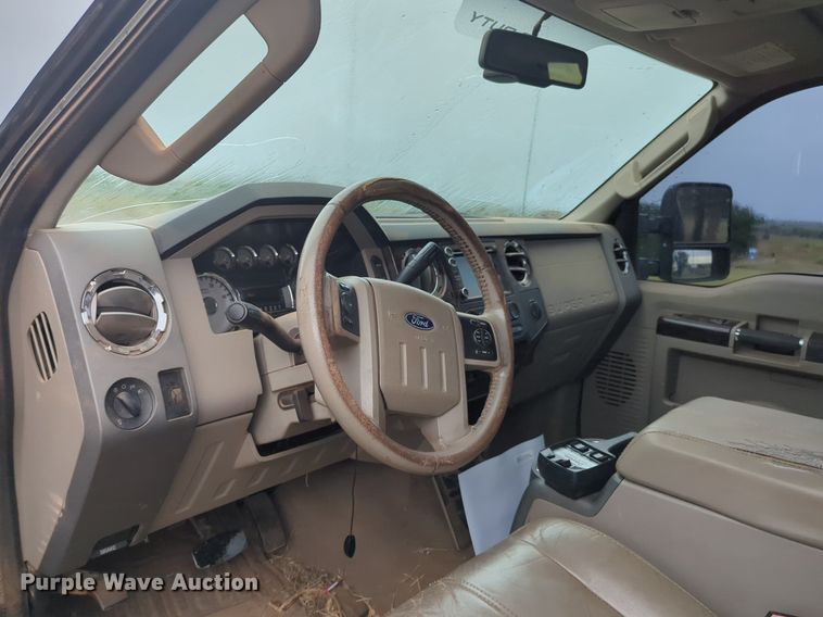 image for item NG9863 2008 Ford F250 Super Duty Crew Cab bale bed pickup truck