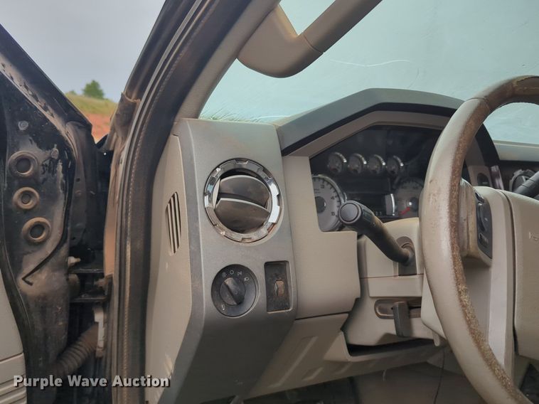 image for item NG9863 2008 Ford F250 Super Duty Crew Cab bale bed pickup truck