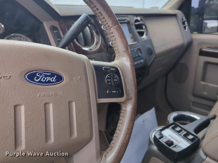 image for item NG9863 2008 Ford F250 Super Duty Crew Cab bale bed pickup truck