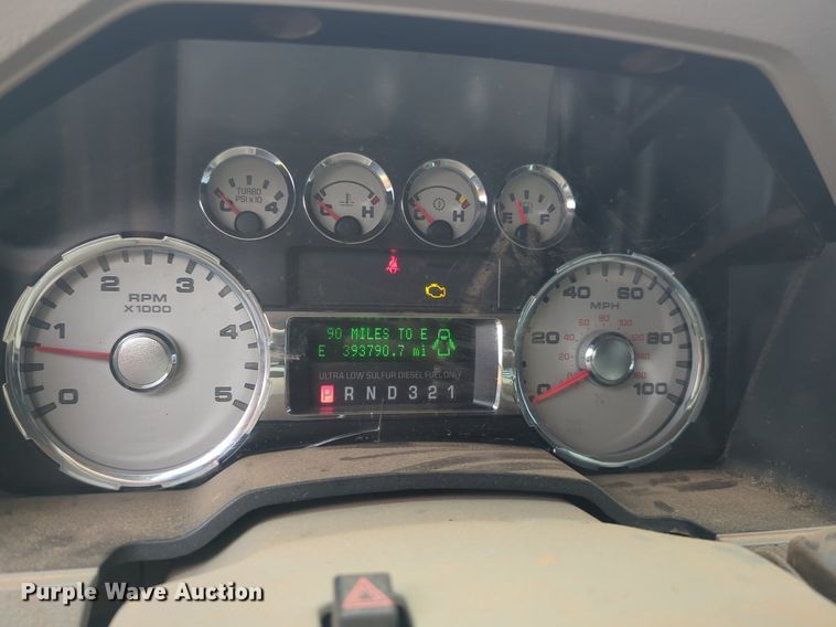 image for item NG9863 2008 Ford F250 Super Duty Crew Cab bale bed pickup truck