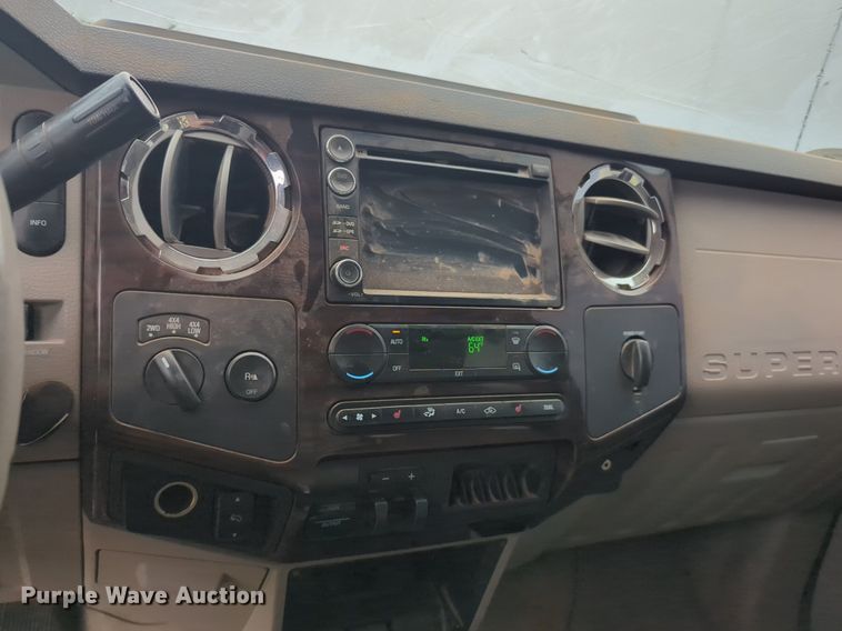 image for item NG9863 2008 Ford F250 Super Duty Crew Cab bale bed pickup truck