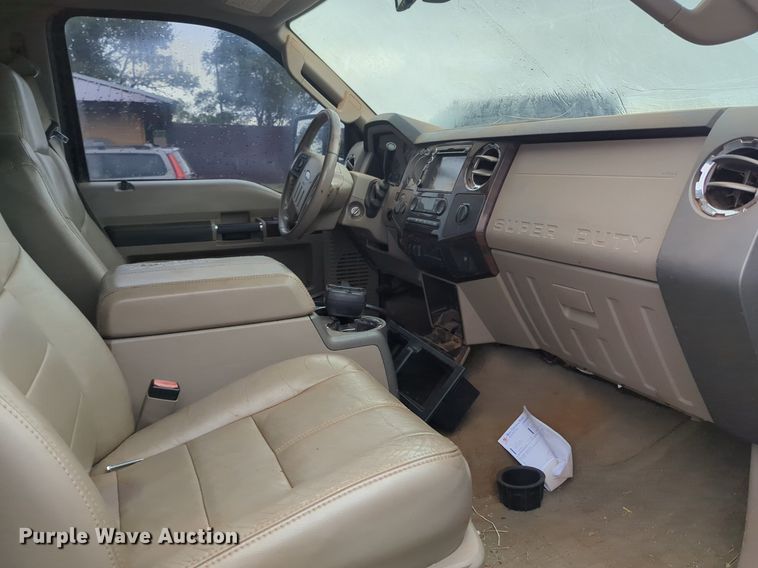 image for item NG9863 2008 Ford F250 Super Duty Crew Cab bale bed pickup truck