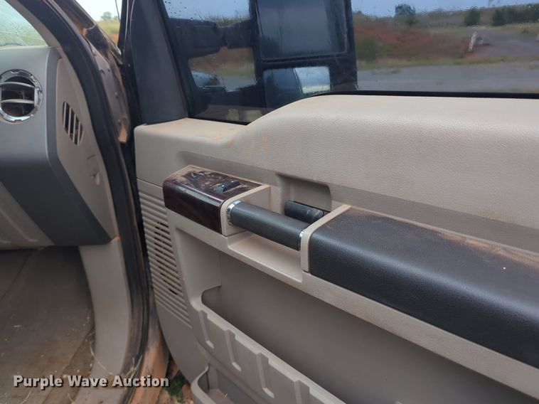 image for item NG9863 2008 Ford F250 Super Duty Crew Cab bale bed pickup truck