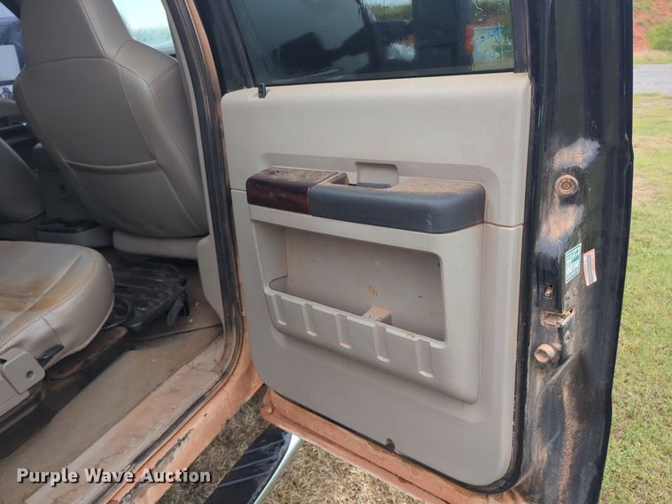 image for item NG9863 2008 Ford F250 Super Duty Crew Cab bale bed pickup truck