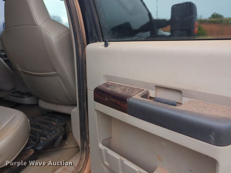 image for item NG9863 2008 Ford F250 Super Duty Crew Cab bale bed pickup truck