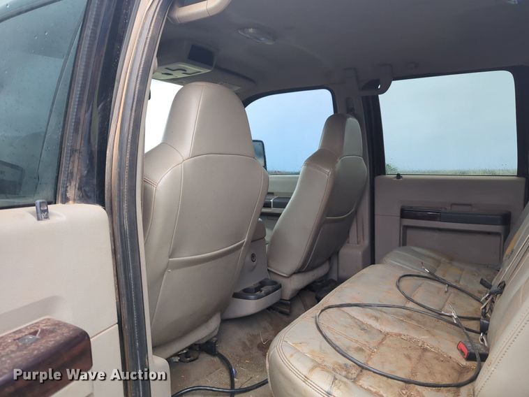 image for item NG9863 2008 Ford F250 Super Duty Crew Cab bale bed pickup truck