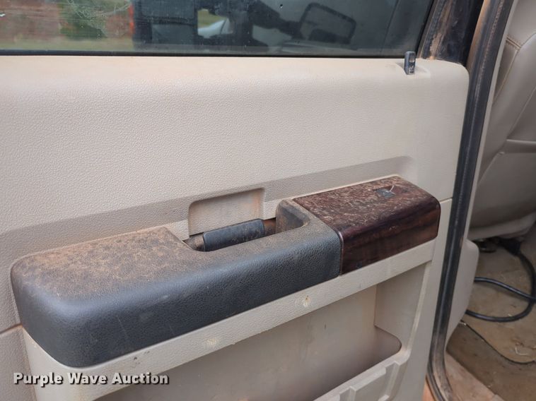 image for item NG9863 2008 Ford F250 Super Duty Crew Cab bale bed pickup truck
