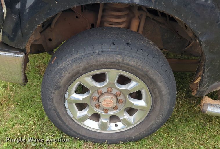 image for item NG9863 2008 Ford F250 Super Duty Crew Cab bale bed pickup truck