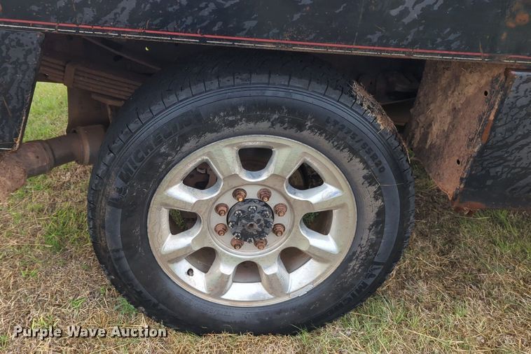 image for item NG9863 2008 Ford F250 Super Duty Crew Cab bale bed pickup truck