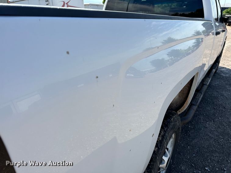 image for item NR9912 2016 Chevrolet  Silverado 2500HD Crew Cab pickup truck