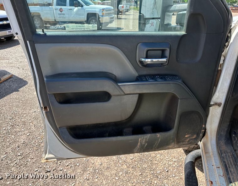 image for item NR9912 2016 Chevrolet  Silverado 2500HD Crew Cab pickup truck