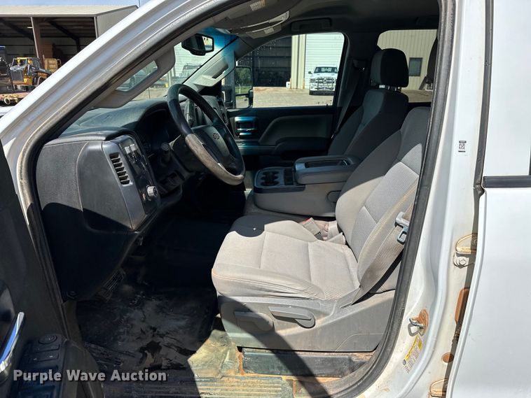 image for item NR9912 2016 Chevrolet  Silverado 2500HD Crew Cab pickup truck