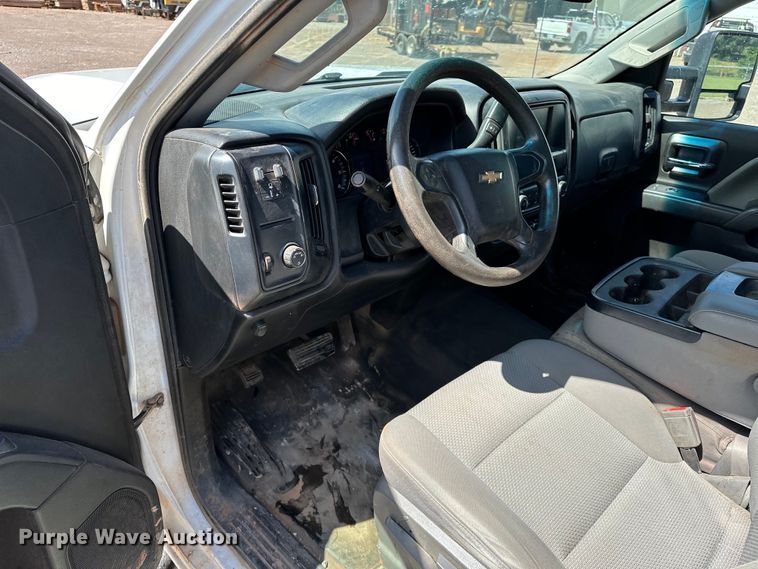 image for item NR9912 2016 Chevrolet  Silverado 2500HD Crew Cab pickup truck