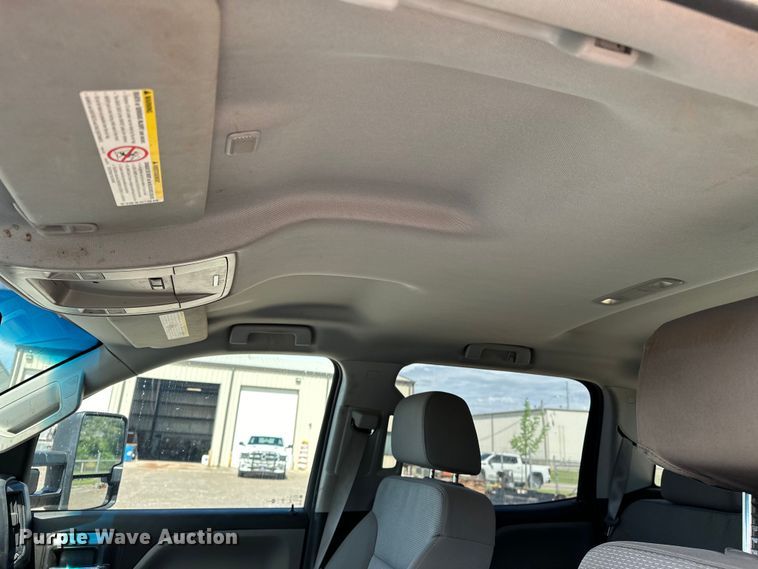 image for item NR9912 2016 Chevrolet  Silverado 2500HD Crew Cab pickup truck