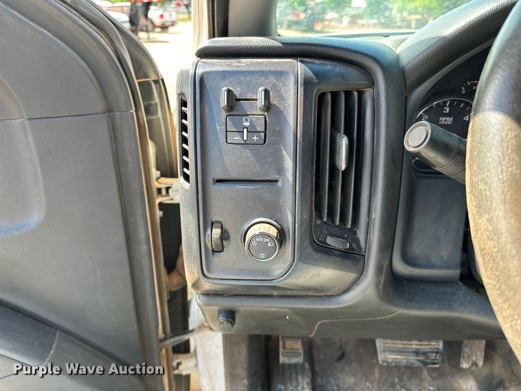 image for item NR9912 2016 Chevrolet  Silverado 2500HD Crew Cab pickup truck