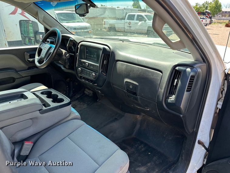 image for item NR9912 2016 Chevrolet  Silverado 2500HD Crew Cab pickup truck