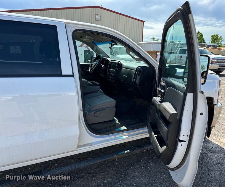 image for item NR9912 2016 Chevrolet  Silverado 2500HD Crew Cab pickup truck