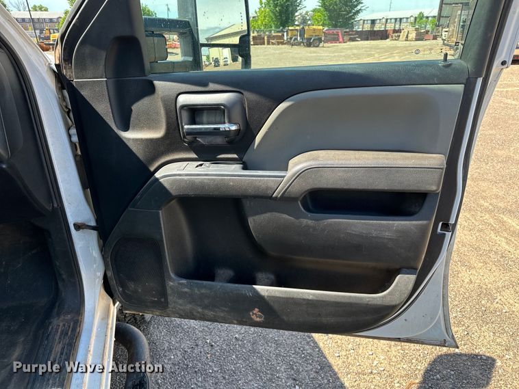 image for item NR9912 2016 Chevrolet  Silverado 2500HD Crew Cab pickup truck