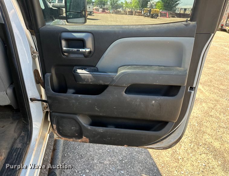 image for item NR9912 2016 Chevrolet  Silverado 2500HD Crew Cab pickup truck