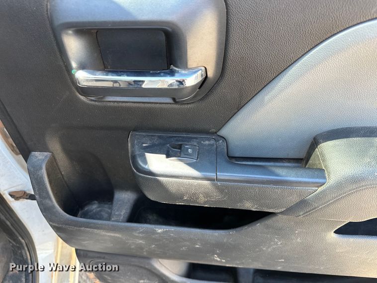 image for item NR9912 2016 Chevrolet  Silverado 2500HD Crew Cab pickup truck