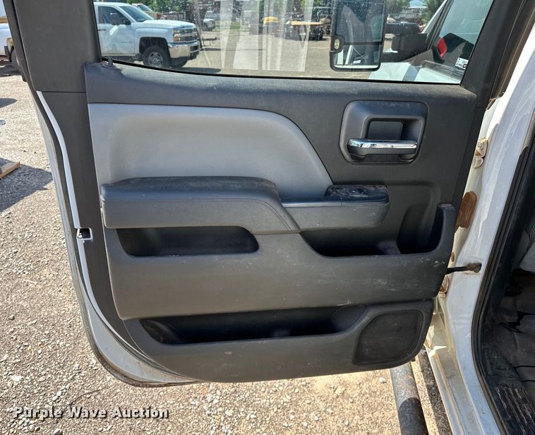 image for item NR9912 2016 Chevrolet  Silverado 2500HD Crew Cab pickup truck