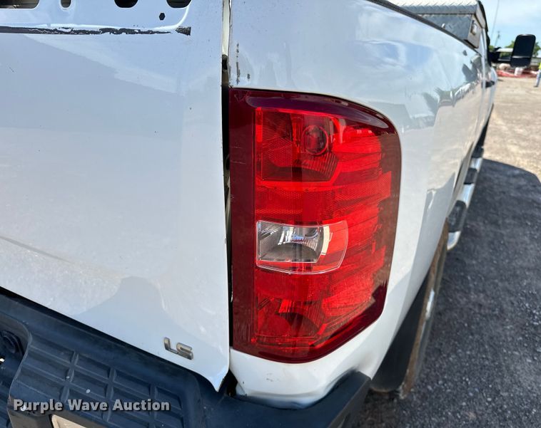 image for item NR9914 2013 Chevrolet  Silverado 2500HD Crew Cab pickup truck