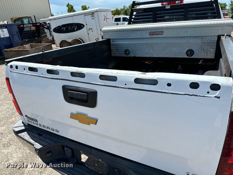 image for item NR9914 2013 Chevrolet  Silverado 2500HD Crew Cab pickup truck