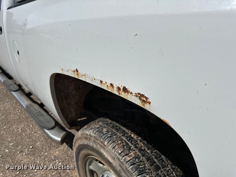 image for item NR9914 2013 Chevrolet  Silverado 2500HD Crew Cab pickup truck