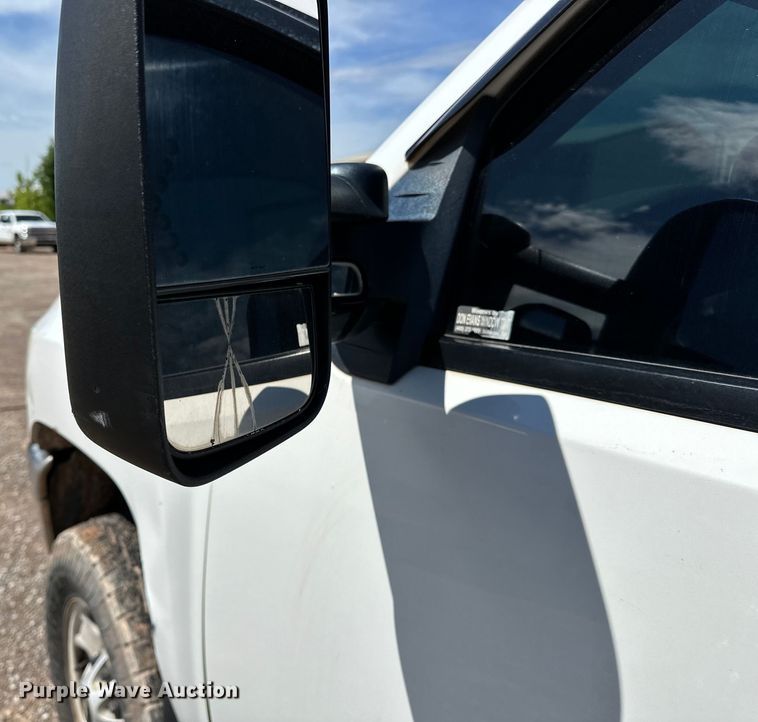 image for item NR9914 2013 Chevrolet  Silverado 2500HD Crew Cab pickup truck