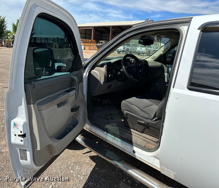 image for item NR9914 2013 Chevrolet  Silverado 2500HD Crew Cab pickup truck