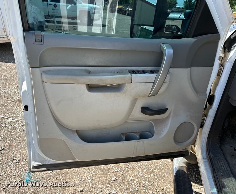 image for item NR9914 2013 Chevrolet  Silverado 2500HD Crew Cab pickup truck