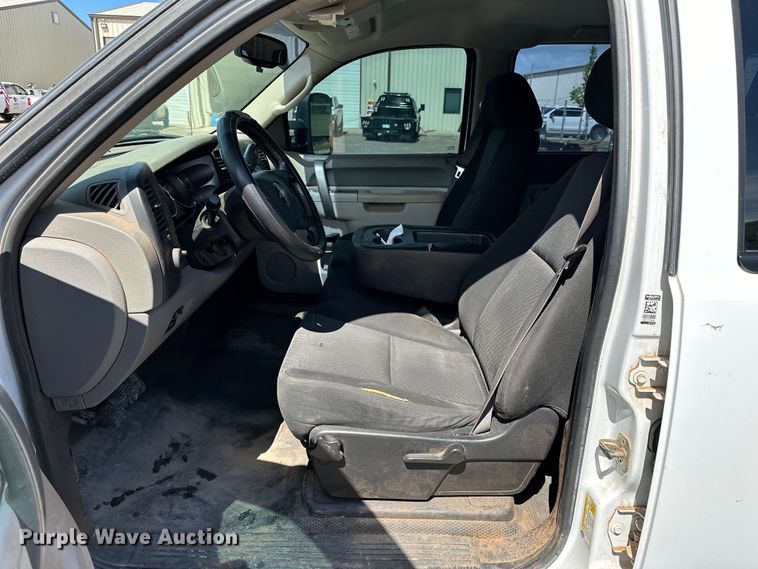 image for item NR9914 2013 Chevrolet  Silverado 2500HD Crew Cab pickup truck