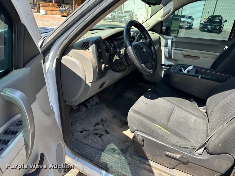 image for item NR9914 2013 Chevrolet  Silverado 2500HD Crew Cab pickup truck