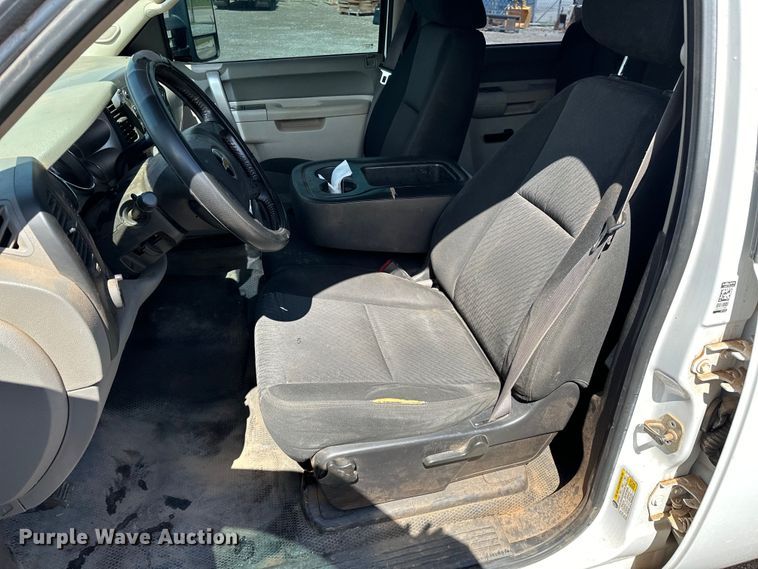 image for item NR9914 2013 Chevrolet  Silverado 2500HD Crew Cab pickup truck