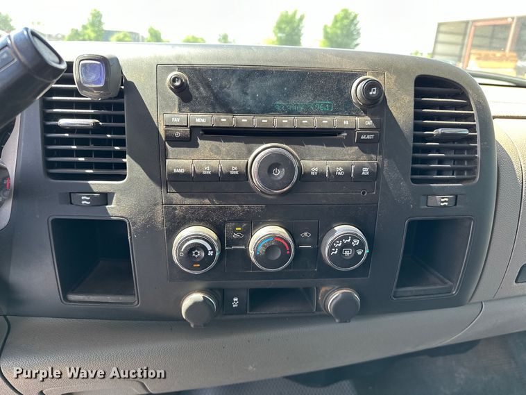 image for item NR9914 2013 Chevrolet  Silverado 2500HD Crew Cab pickup truck