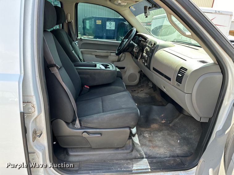 image for item NR9914 2013 Chevrolet  Silverado 2500HD Crew Cab pickup truck