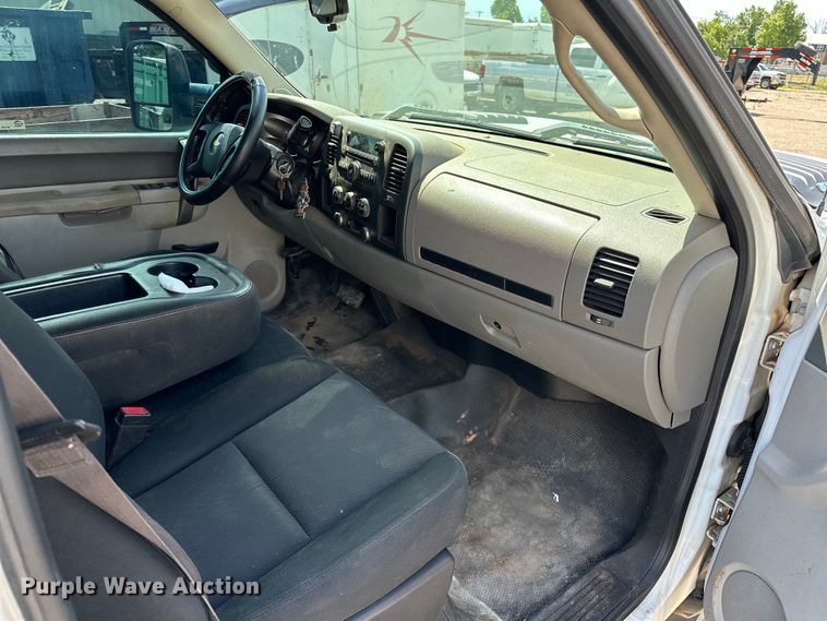 image for item NR9914 2013 Chevrolet  Silverado 2500HD Crew Cab pickup truck