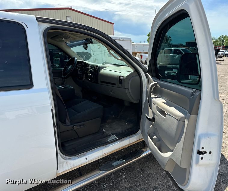 image for item NR9914 2013 Chevrolet  Silverado 2500HD Crew Cab pickup truck