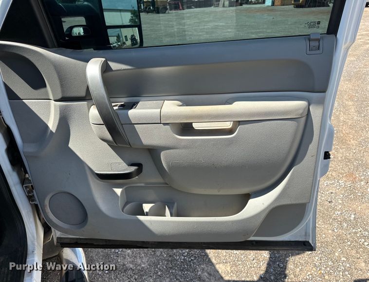 image for item NR9914 2013 Chevrolet  Silverado 2500HD Crew Cab pickup truck