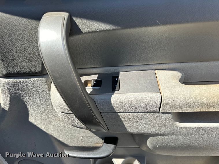 image for item NR9914 2013 Chevrolet  Silverado 2500HD Crew Cab pickup truck