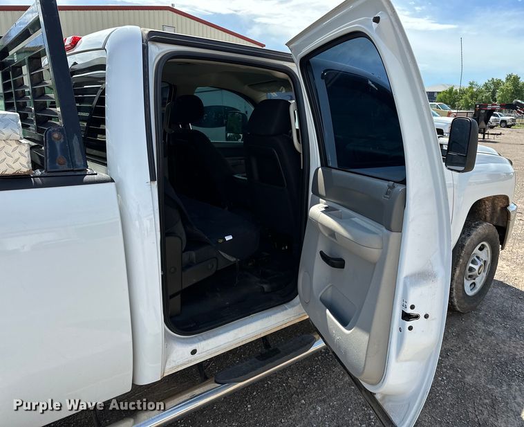 image for item NR9914 2013 Chevrolet  Silverado 2500HD Crew Cab pickup truck