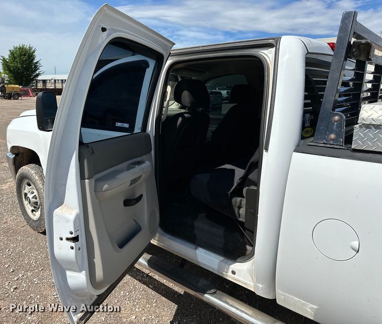 image for item NR9914 2013 Chevrolet  Silverado 2500HD Crew Cab pickup truck