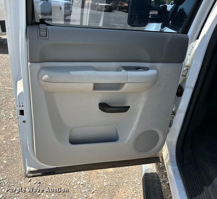 image for item NR9914 2013 Chevrolet  Silverado 2500HD Crew Cab pickup truck