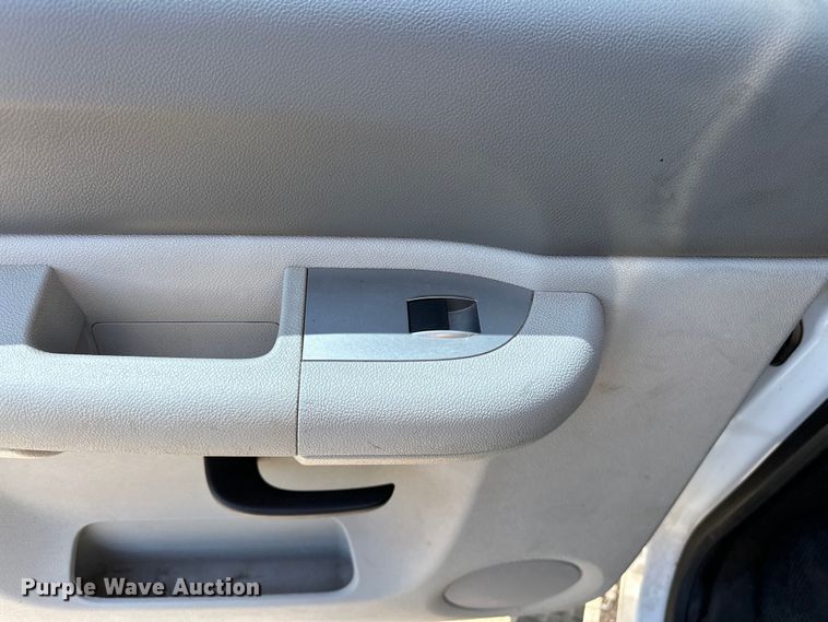 image for item NR9914 2013 Chevrolet  Silverado 2500HD Crew Cab pickup truck