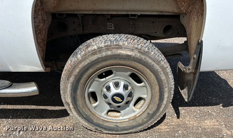 image for item NR9914 2013 Chevrolet  Silverado 2500HD Crew Cab pickup truck