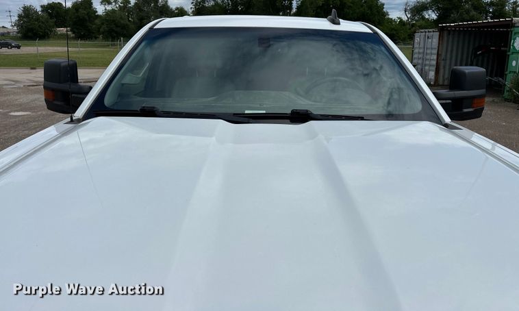 image for item NR9916 2018 Chevrolet  Silverado 2500HD Crew Cab pickup truck