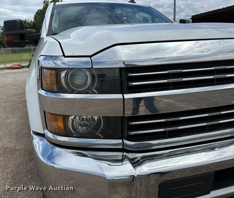 image for item NR9916 2018 Chevrolet  Silverado 2500HD Crew Cab pickup truck