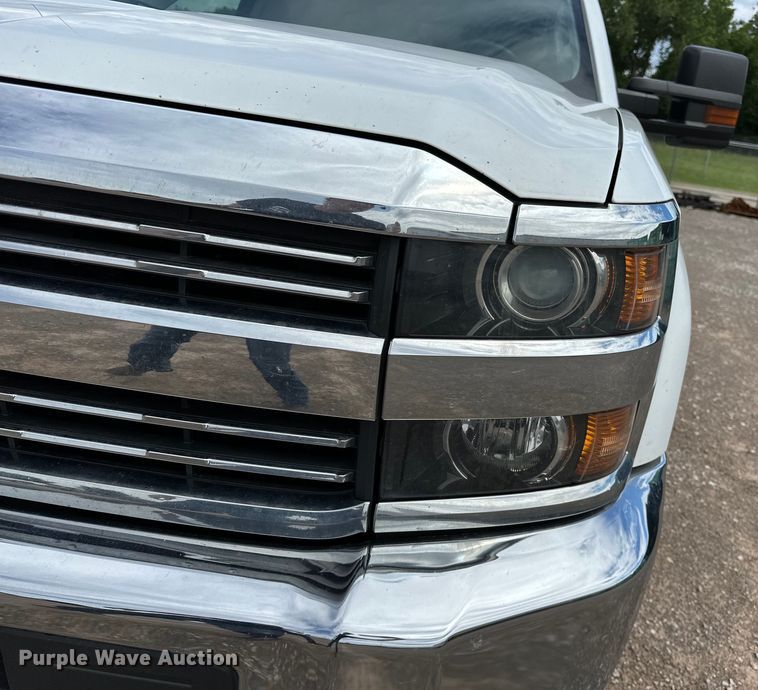 image for item NR9916 2018 Chevrolet  Silverado 2500HD Crew Cab pickup truck