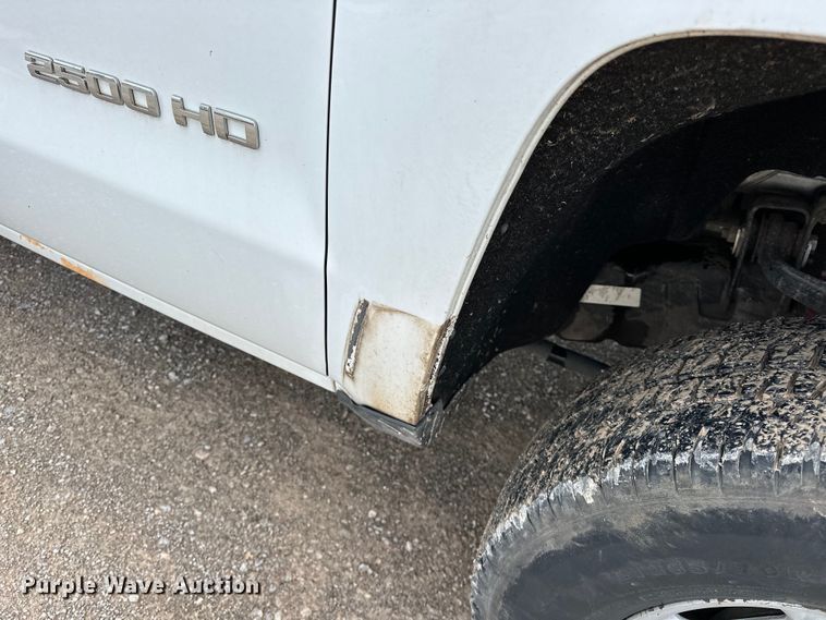 image for item NR9916 2018 Chevrolet  Silverado 2500HD Crew Cab pickup truck